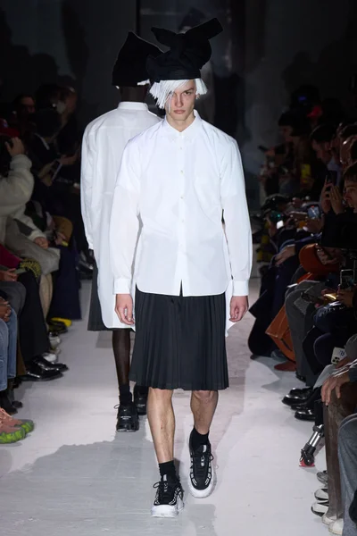 Look 16